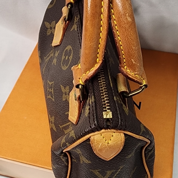 LV Monogram Vintage Nano with Strap - Picture 13 of 14